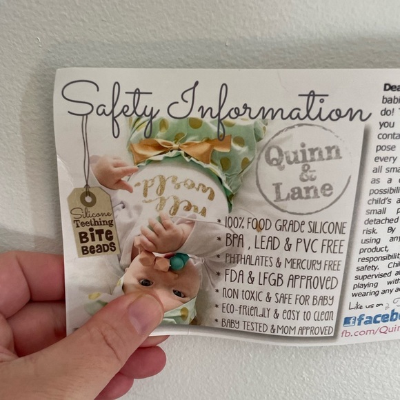 Silicone pacifier clip with chewable ice cream toy - Picture 3 of 4